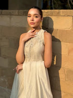 Semi Formals '25 - White Swarn